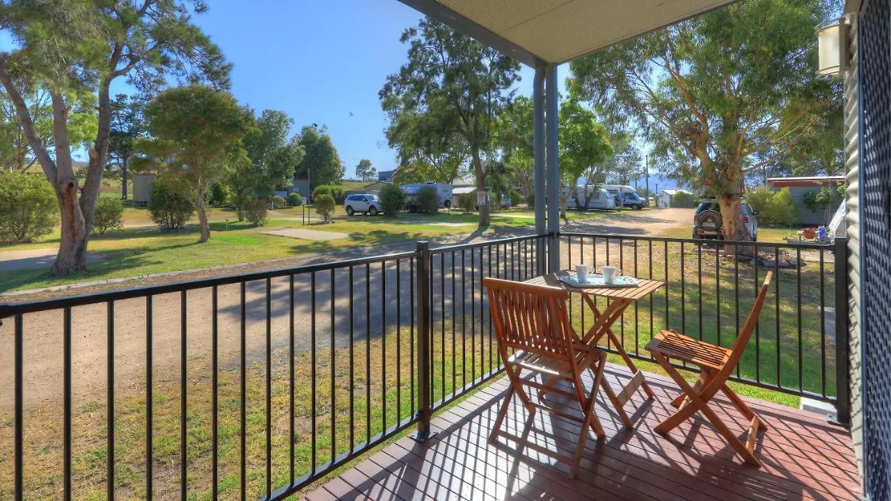 Killarney View Cabins And Caravan Park 3*,