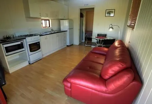 Killarney View Cabins And Caravan Park 3*,