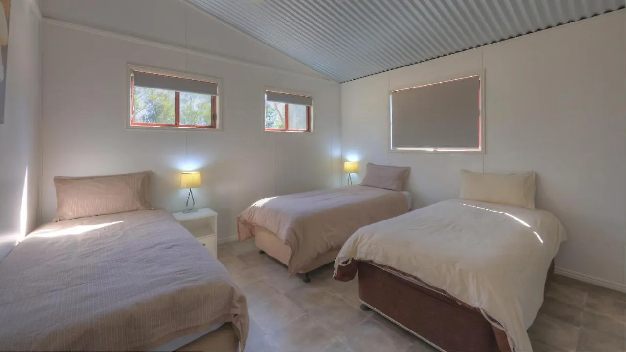 Killarney View Cabins And Caravan Park 3*,
